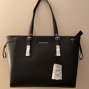 NWT Michael Kors Voyager Medium Leather Tote Black